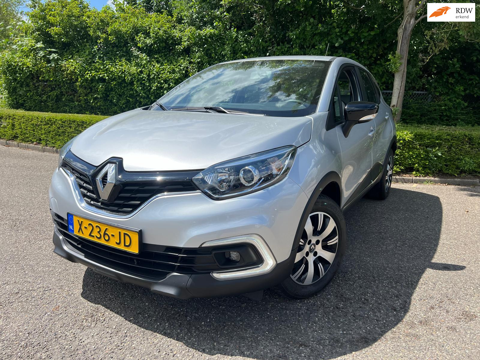 Foto van Renault Captur 0.9 Bussiness / PDC / Nav / LMV