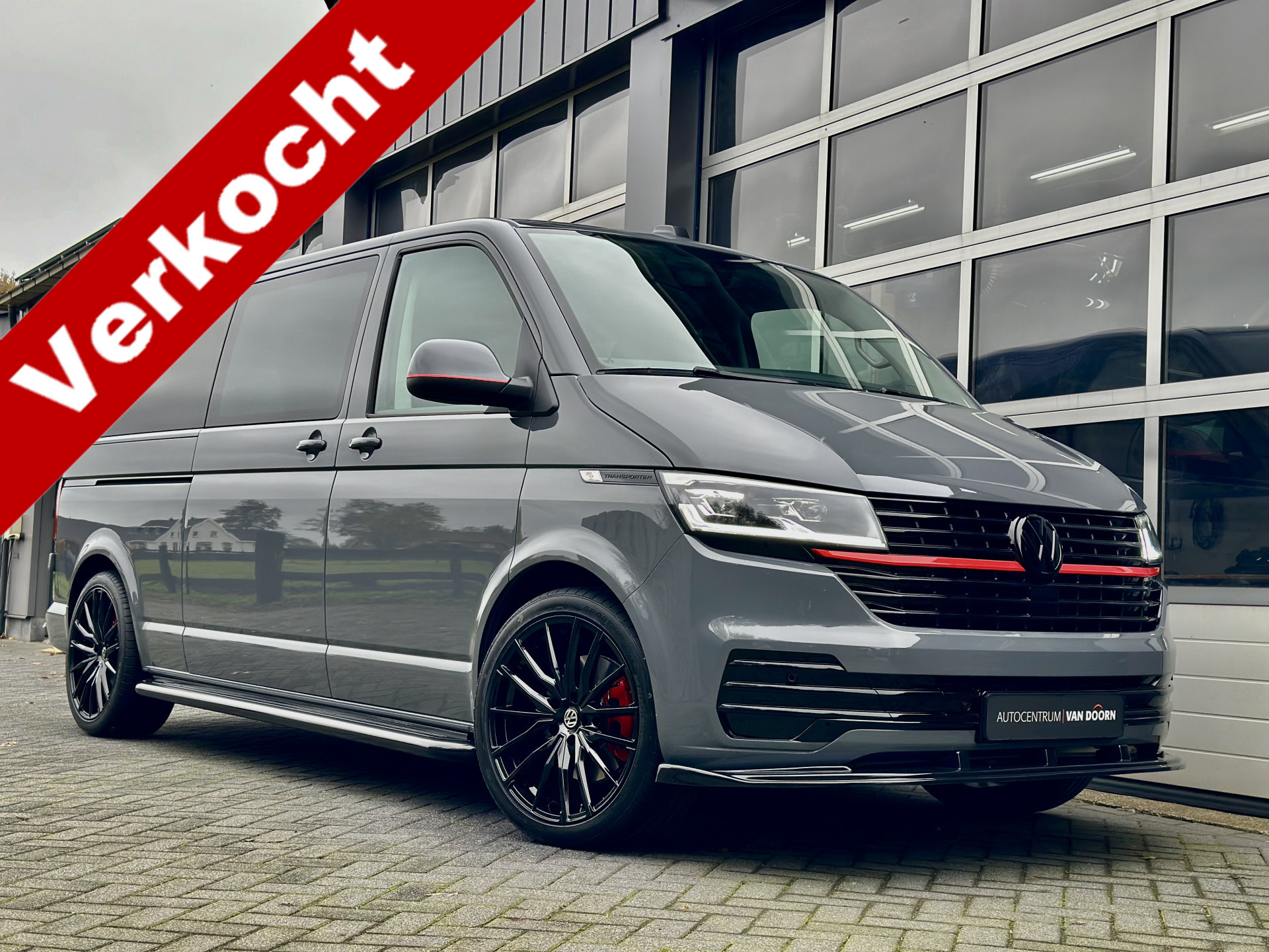 Foto van Volkswagen Transporter T6.1 | 204pk | DSG | Exclusive | Dubbel Cab | 2x Schuifdeur |