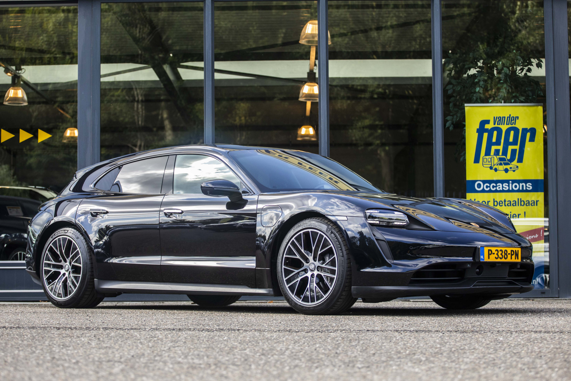 Foto van Porsche Taycan Sport Turismo