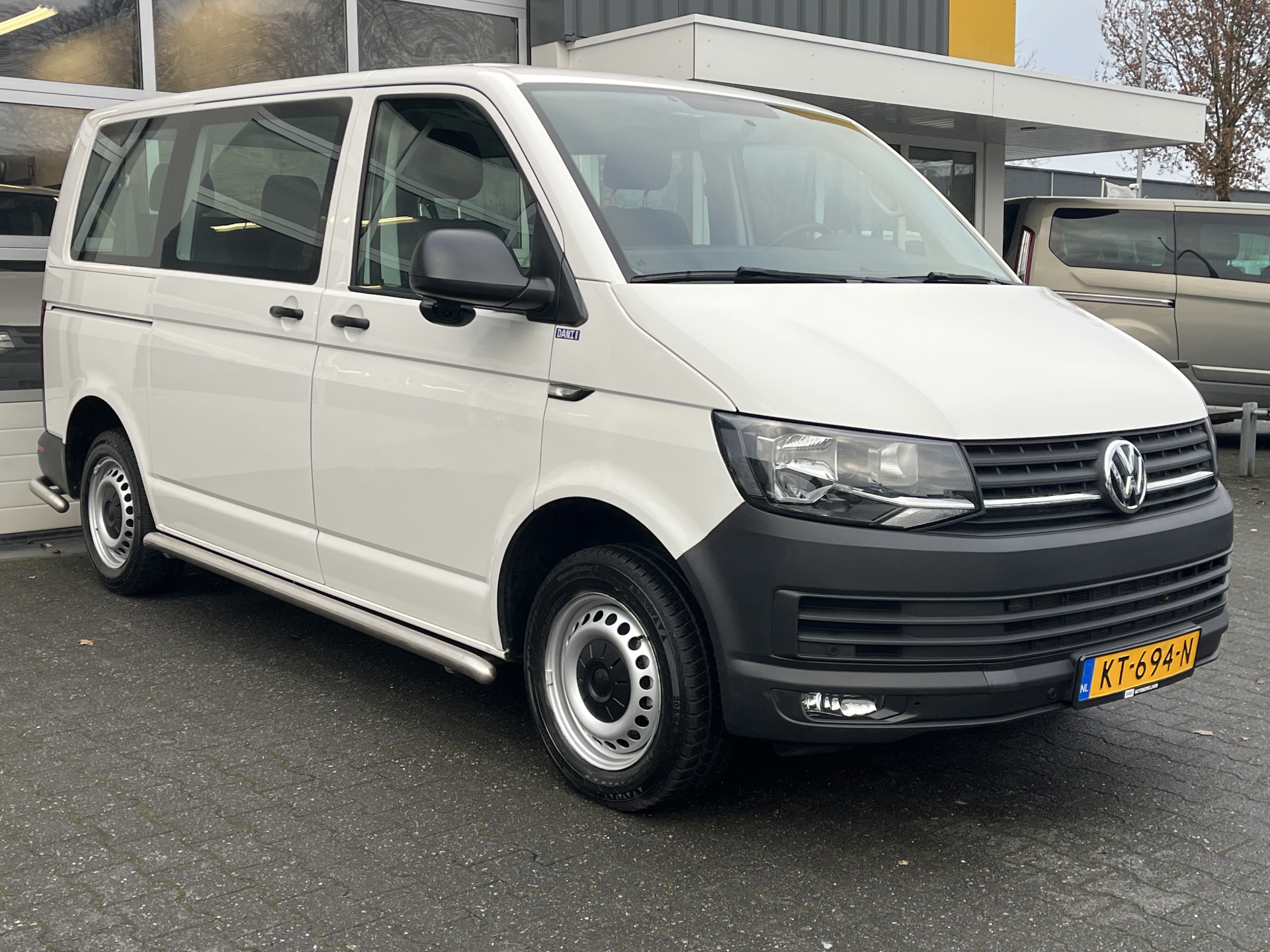 Foto van Volkswagen Transporter Kombi 8-persoons