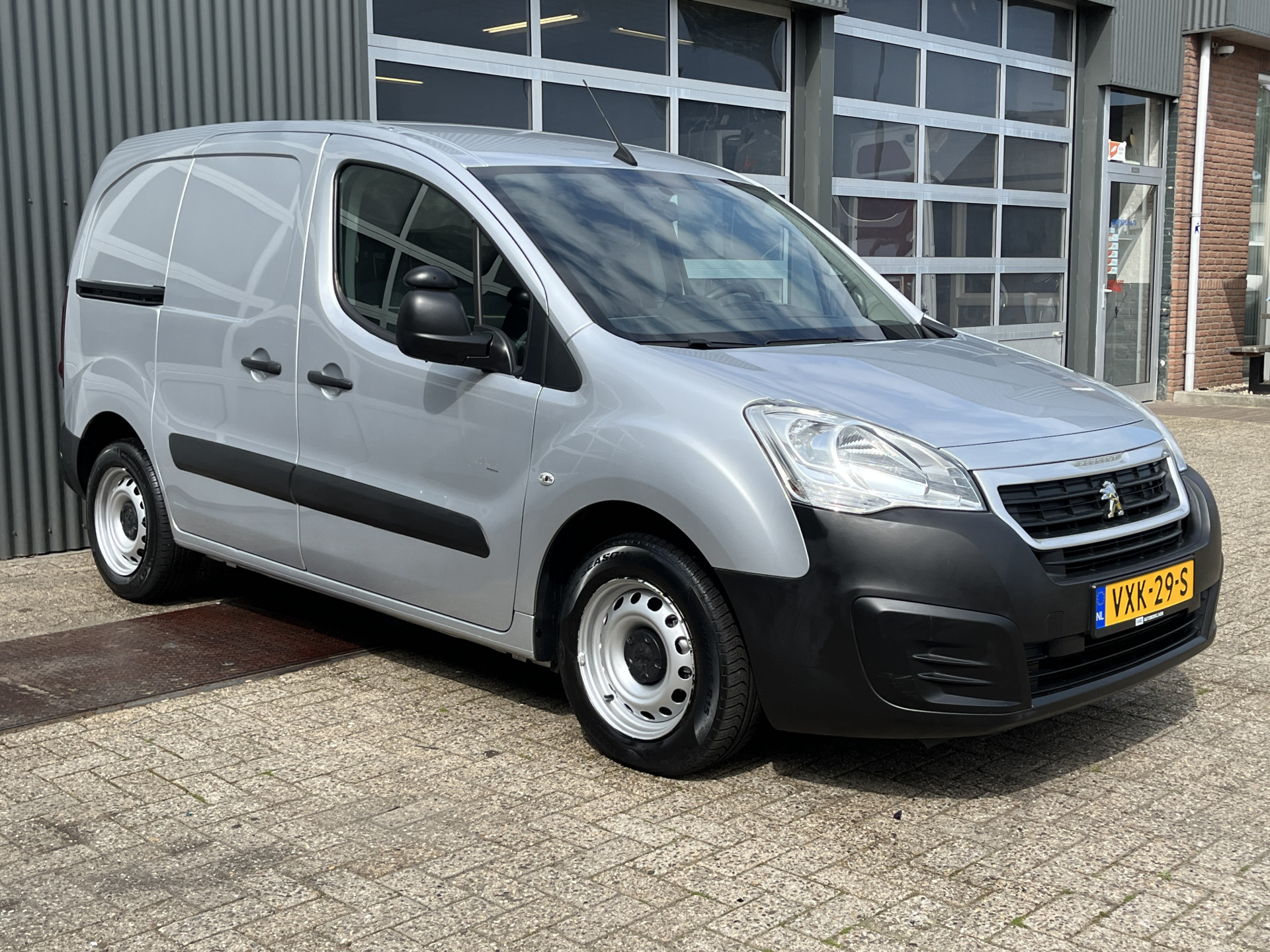 Foto van Peugeot Partner