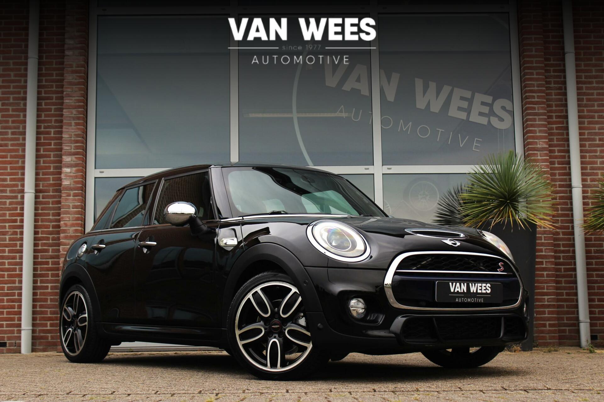 Foto van MINI Mini 2.0 Cooper S Chili Serious Business F55 | Automaat | 192 pk | NL auto | 18 inch |Head-up|  Xenon | Alcantara |