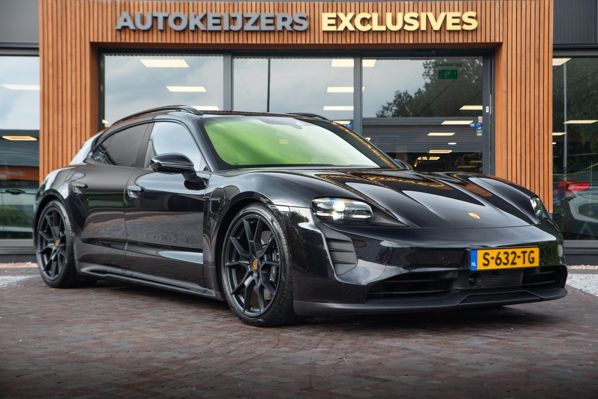 Foto van Porsche Taycan Sport Turismo