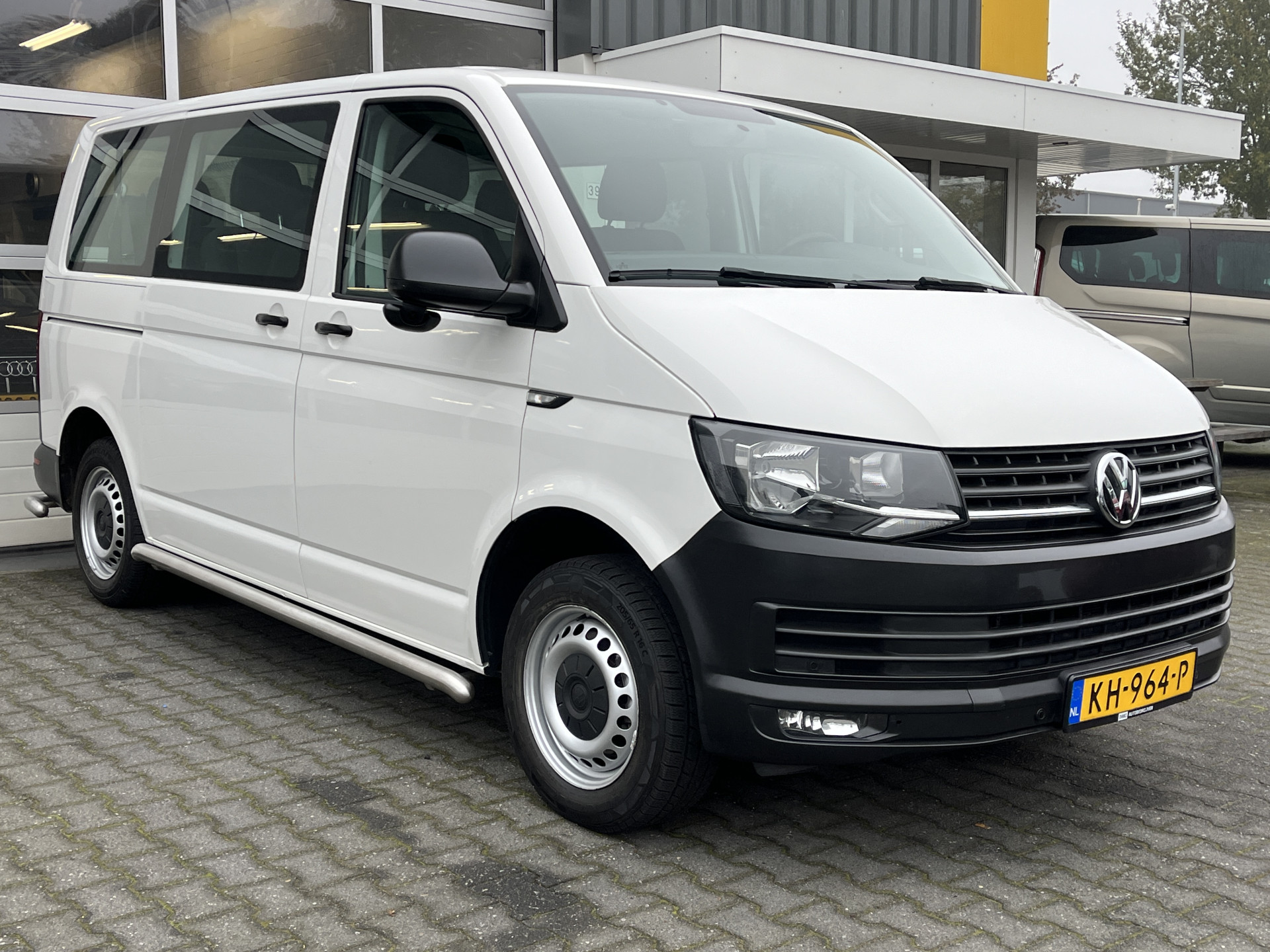 Foto van Volkswagen Transporter Kombi 8-persoons